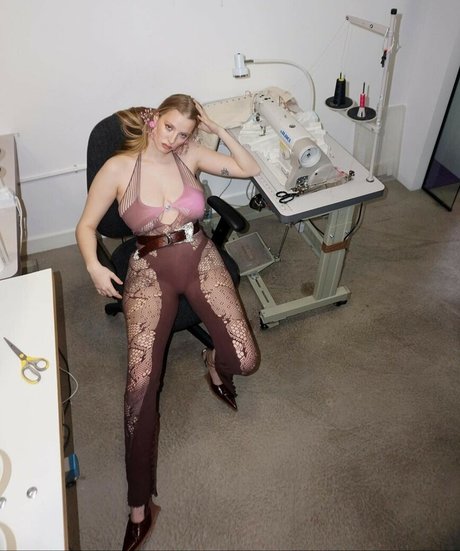 Eliza Goldsmith model sexy pic