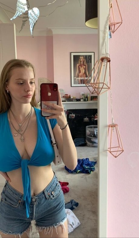 Eliza Goldsmith naked pornstar pictures