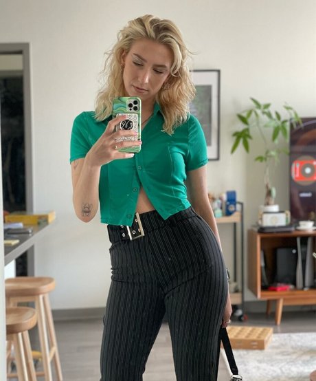 popular trans onlyfans nudes photos