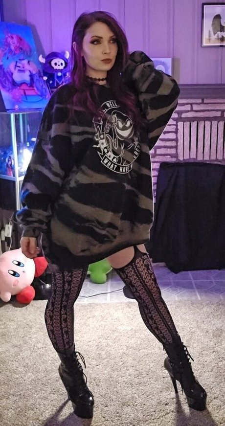 xMalin porn model img