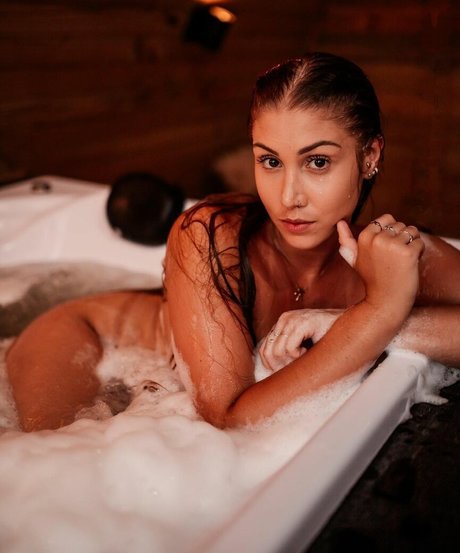 Juu Ferronato model hd photos