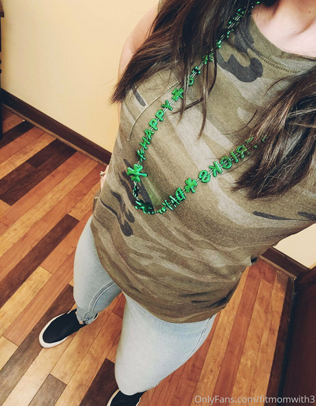 fitmomwith3 hot star pics