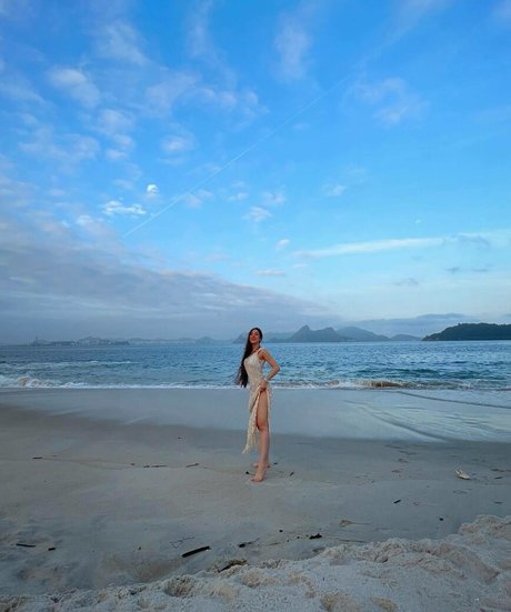 Diana Zambrozuski sexy model pics