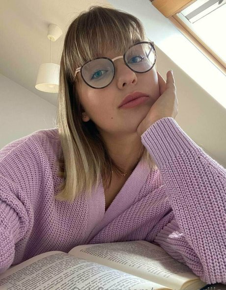 mariaholovko nude actress img