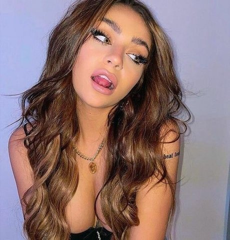 Andrea Russett sexy actress picture