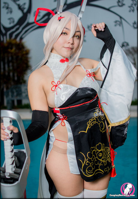 Hitomi Locks naked model pic