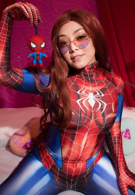 Hitomi Locks adult model pictures