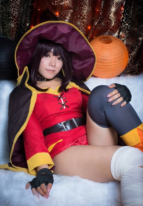 Hitomi Locks model erotic pics