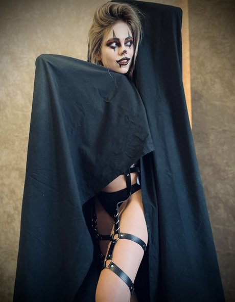 shemale outdoor onlyfans top pic