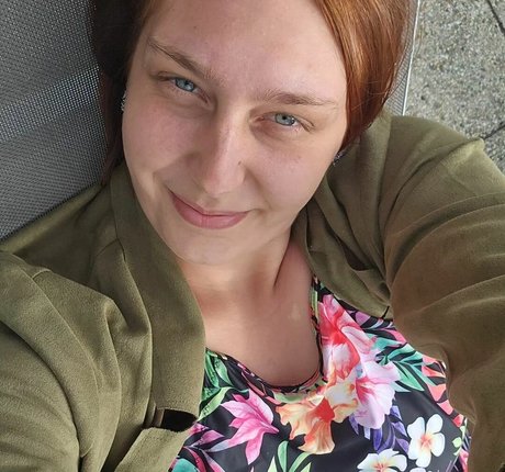 Bustyolive perfect model gallery