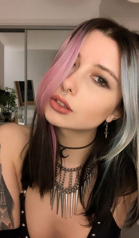 young onlyfans erotic picture