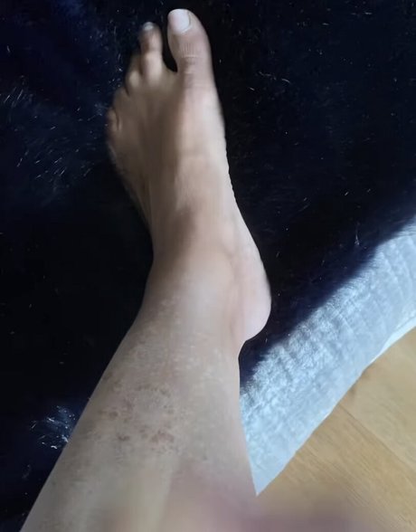 Saira Khan nice model pics