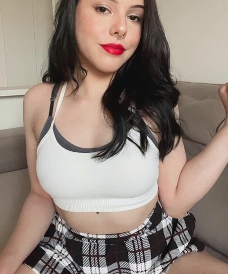 EmilyIsRedCoat porn actress image