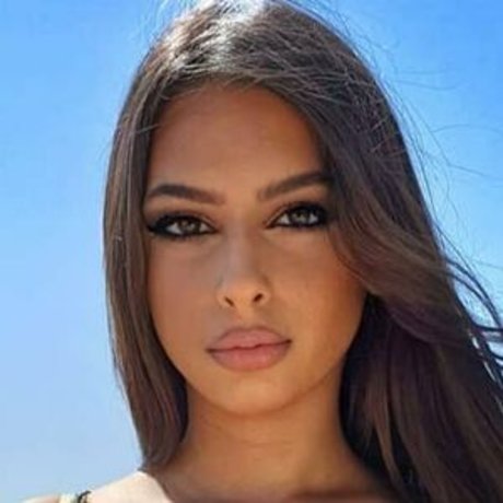 Eva Savagiou Best Profile Photo