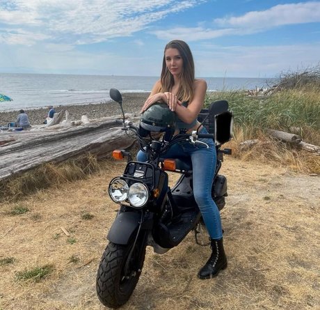 Lauren Southern pretty star pics