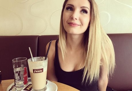 Lauren Southern star pics