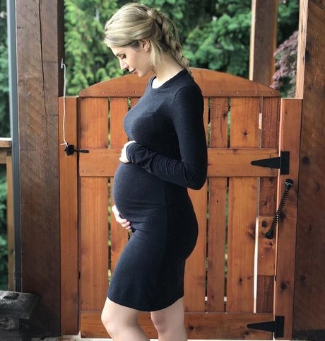 Lauren Southern adult model picture