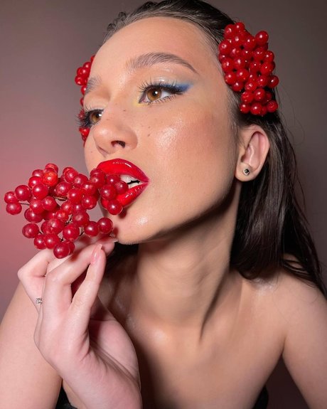 LIANA free pornstar archive