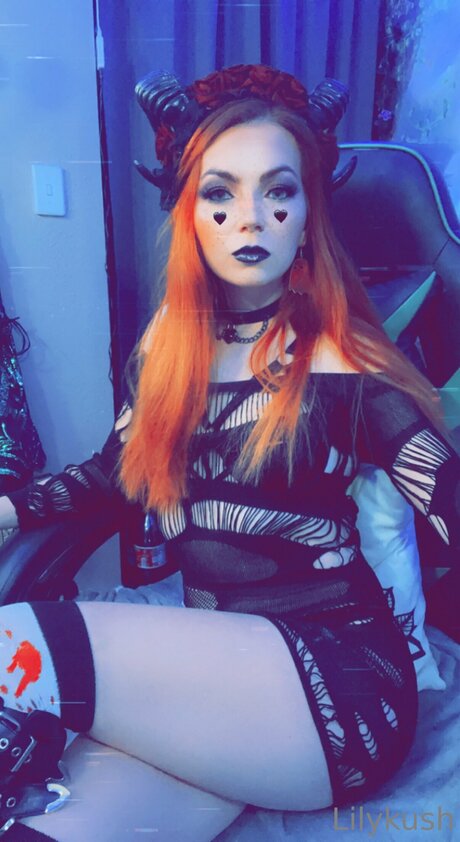 Lilykushfree model erotic photo