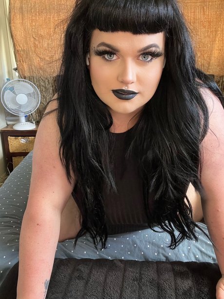 Lillith Rotten exclusive actress images