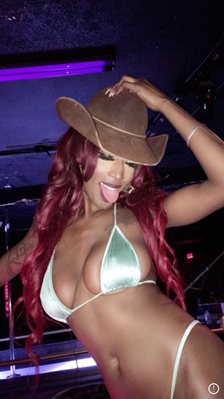 Divine Lynn star exclusive galleries