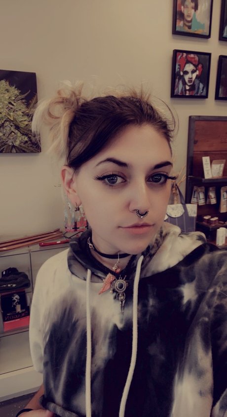 Luv Lee naked model galleries