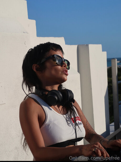 Lupe Fuentes_ star nice galleries