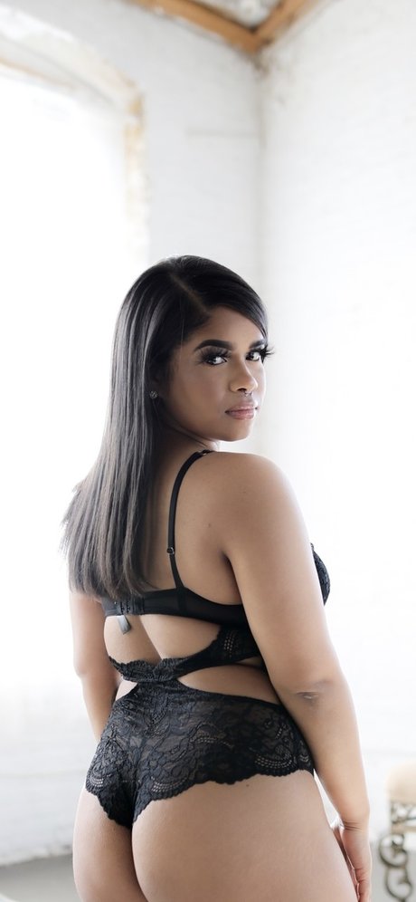 Marina Miranda star sexy image