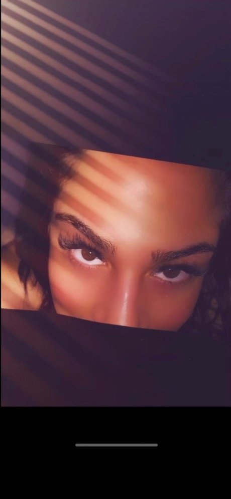 Christina La Mamasota model pretty img