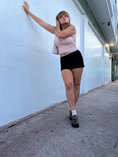 dolly art actress picture