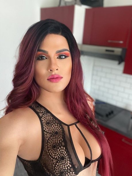 Mikaella model exclusive photo