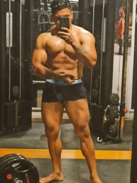 Morena y lobo exclusive model pic