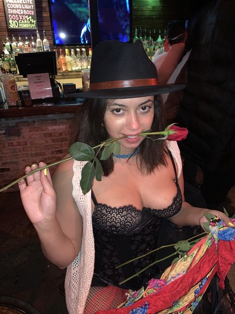 Miss Julia Vie model adult pic