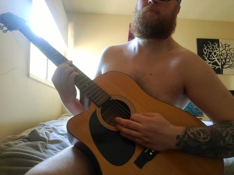 NakedGuitarMan best model picture