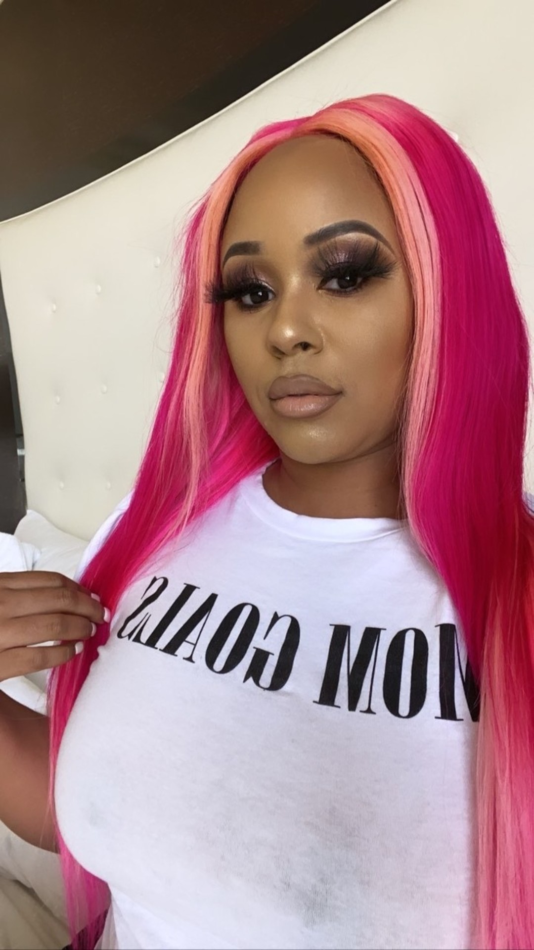 60 inch booty FT shows high quality actress pic