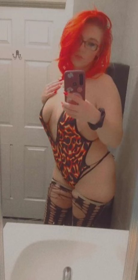 MrsTastykakes top model photo