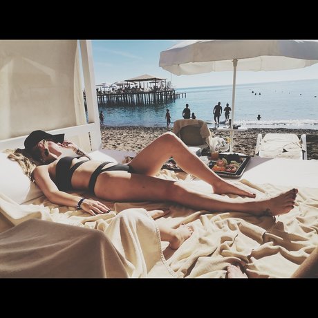 MOTZKOPP nude pornstar picture