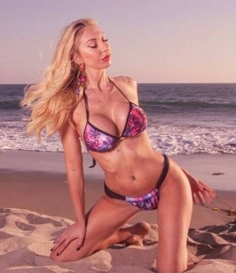 Sara Muzi adult actress photos