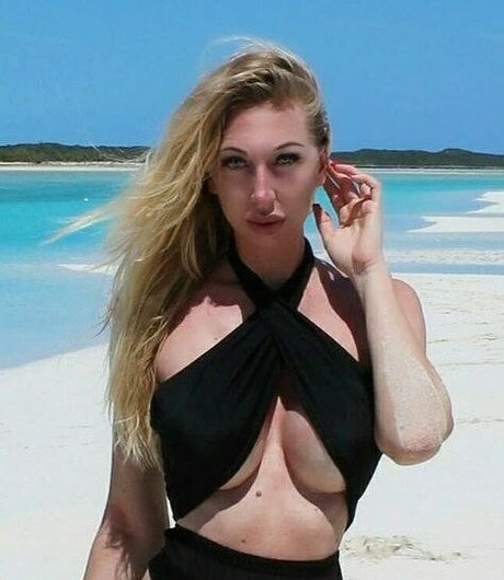 Sara Muzi model pretty image