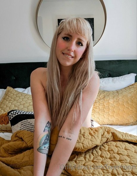 freemoon erotic model archive