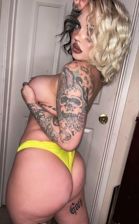 Baby Goth model perfect pictures