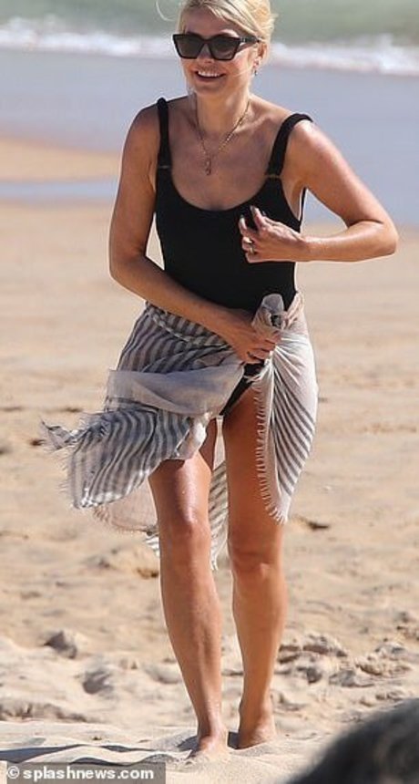 Holly Willoughby beautiful star pictures