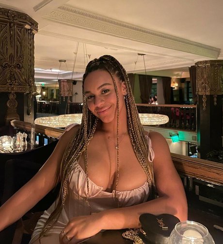 Nia Siux porn model galleries