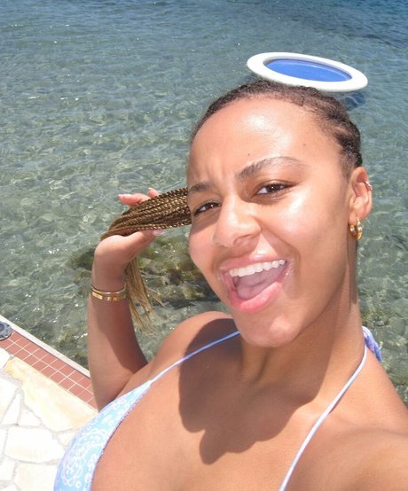 Nia Siux star pornographic picture