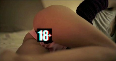 loucharmellefree naked model image