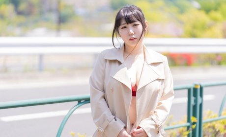 kenzenoppai model pretty photo