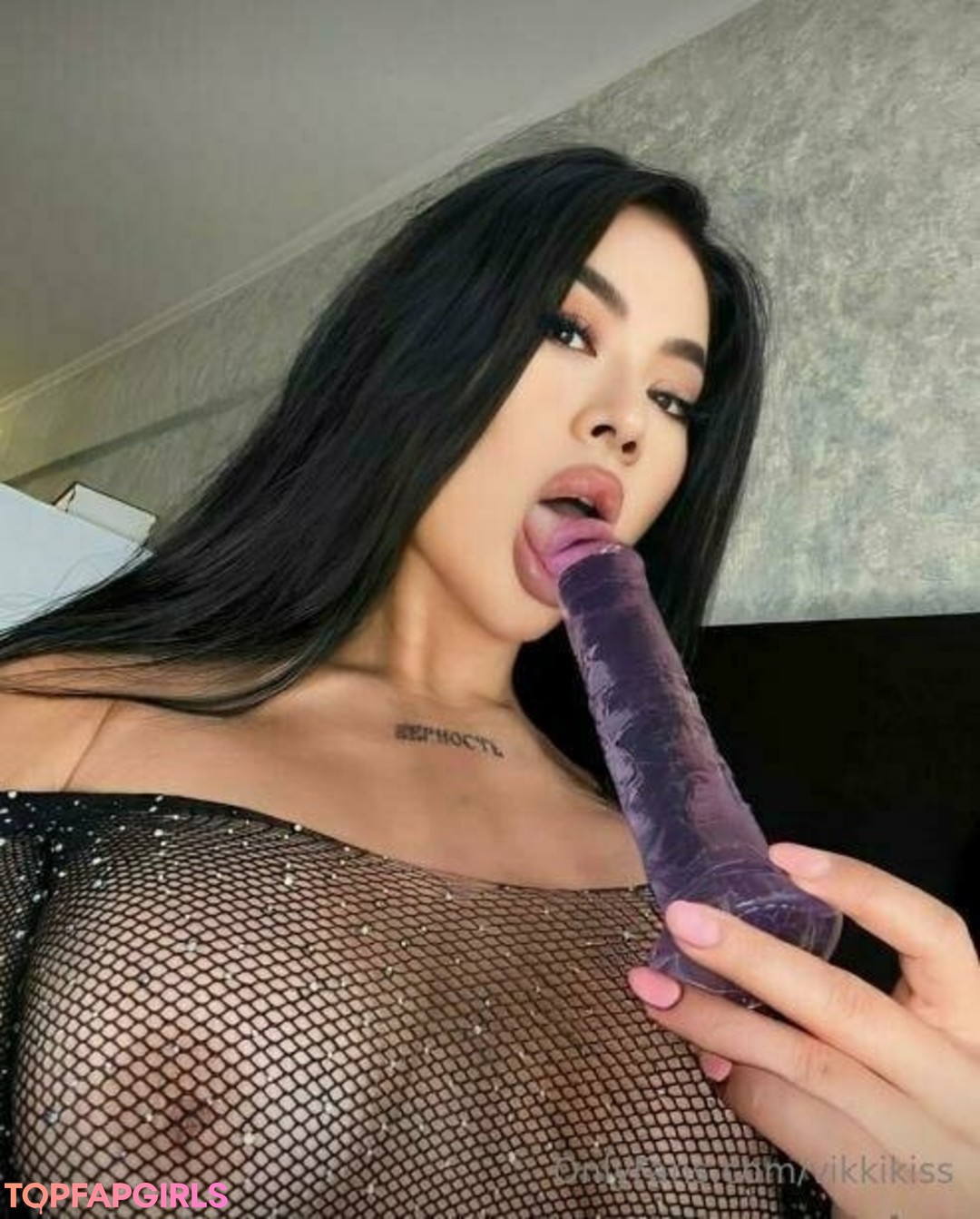 vikkikiss beautiful actress img