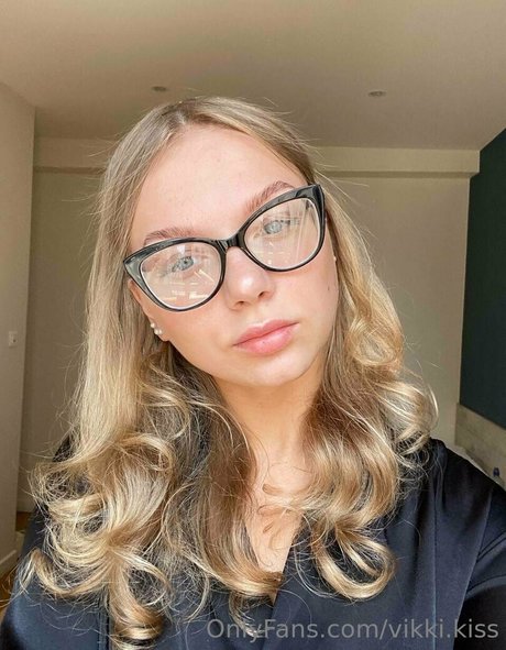 vikkikiss perfect pornstar picture