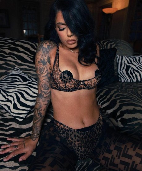 Gina Valentina sex actress img