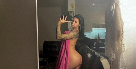 Gina Valentina exclusive model image